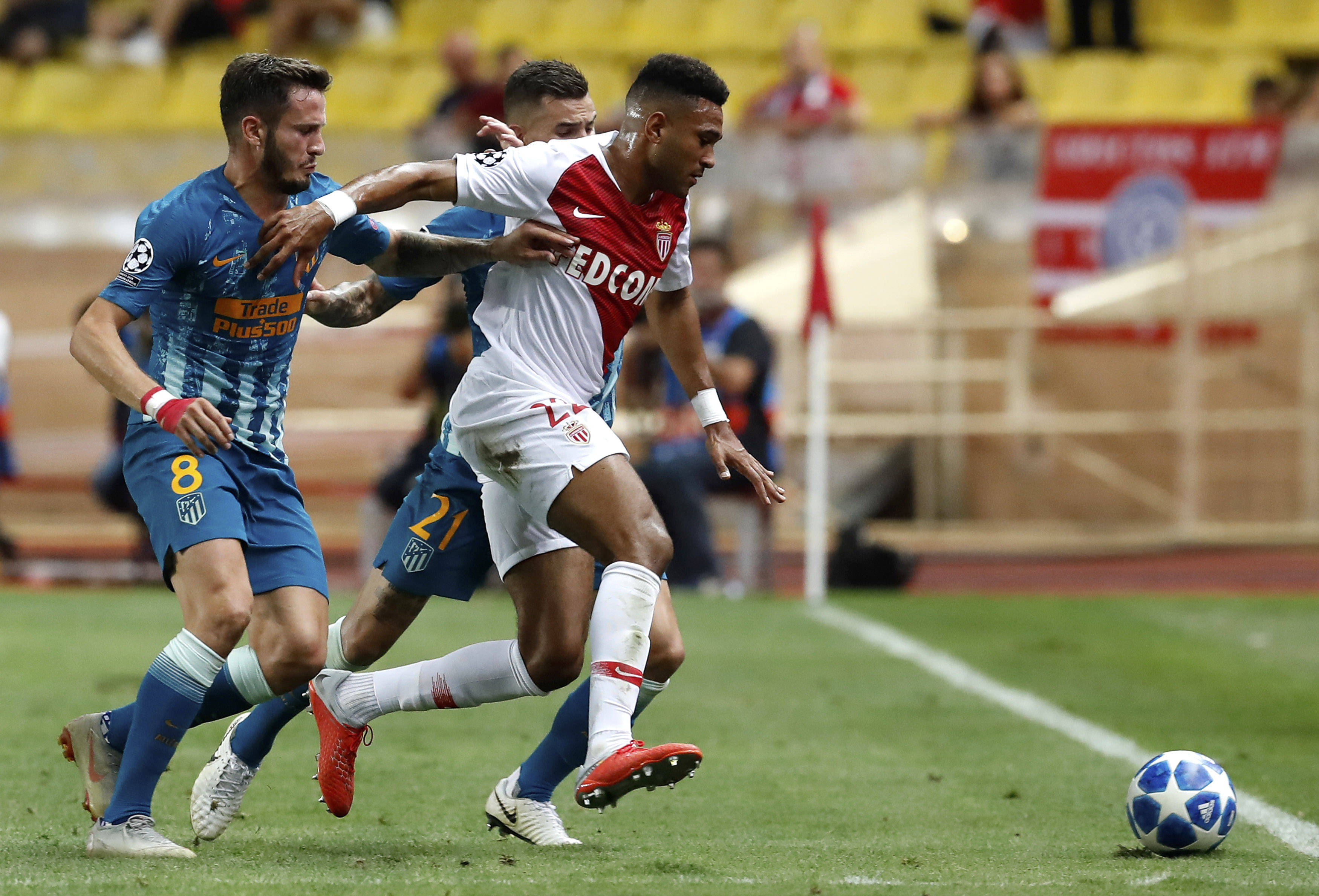 包含欧冠赛程吃紧，门兴格拉德巴赫冲刺阶段防线松动，球迷炸锅，赛程密集仍需轮换的词条