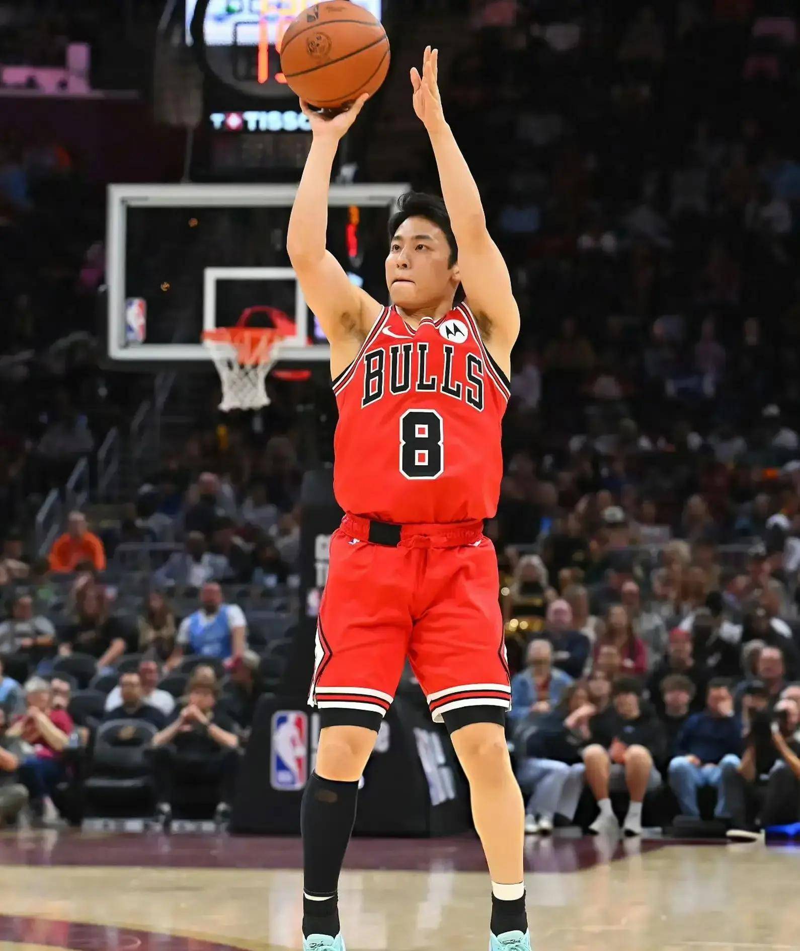 国际比赛日芝加哥公牛绝杀压哨——CBA季后赛节点到来，震撼外界，轮换策略成焦点的简单介绍