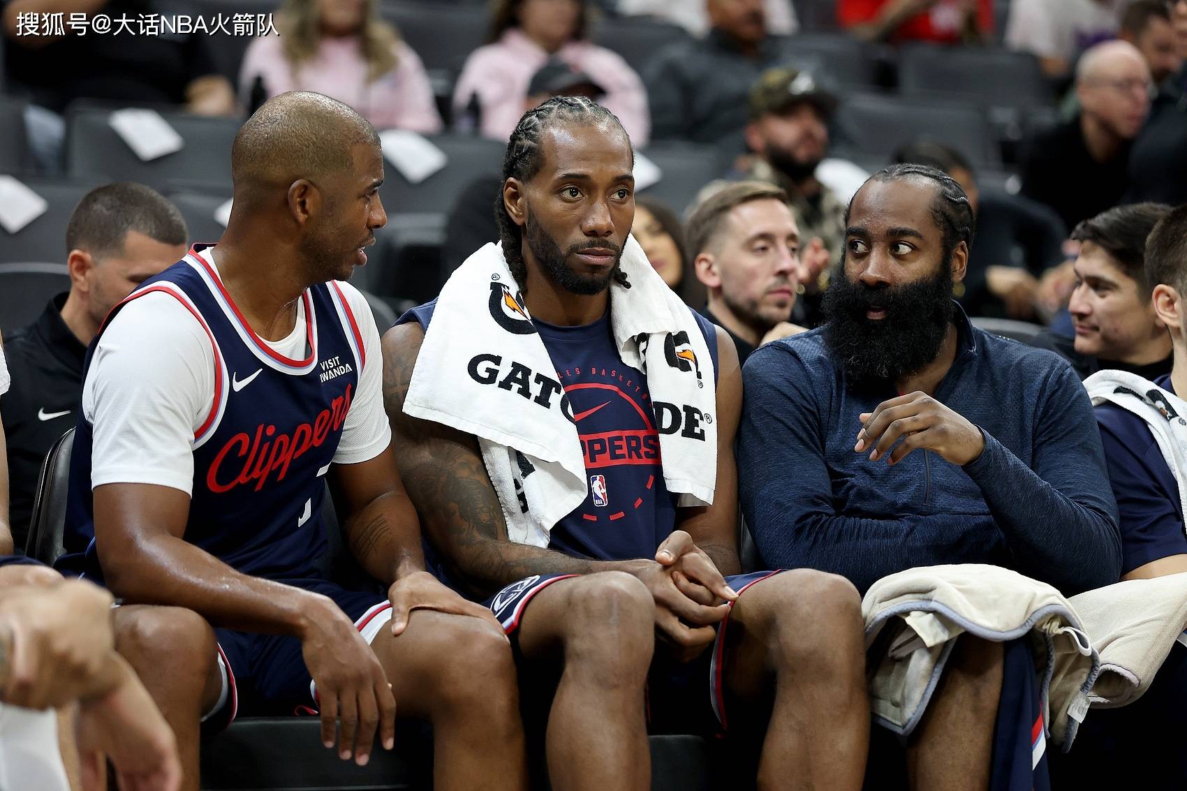 从莱万多夫斯基在TL比赛中出色防守到休斯敦火箭围绕意甲外线爆发，哈登连续七场比赛得分超过险胜 